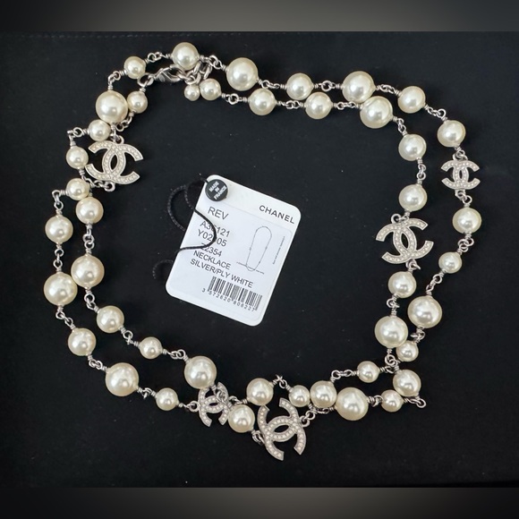Chanel Silver & Pearly White Necklace - Picture 1 of 10
